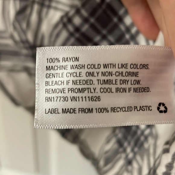 Maternity grey and white plaid shirt - Picture 3 of 7